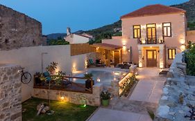 Villa Theta